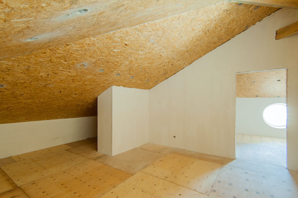 Flooring and Roofing with Particle Boards