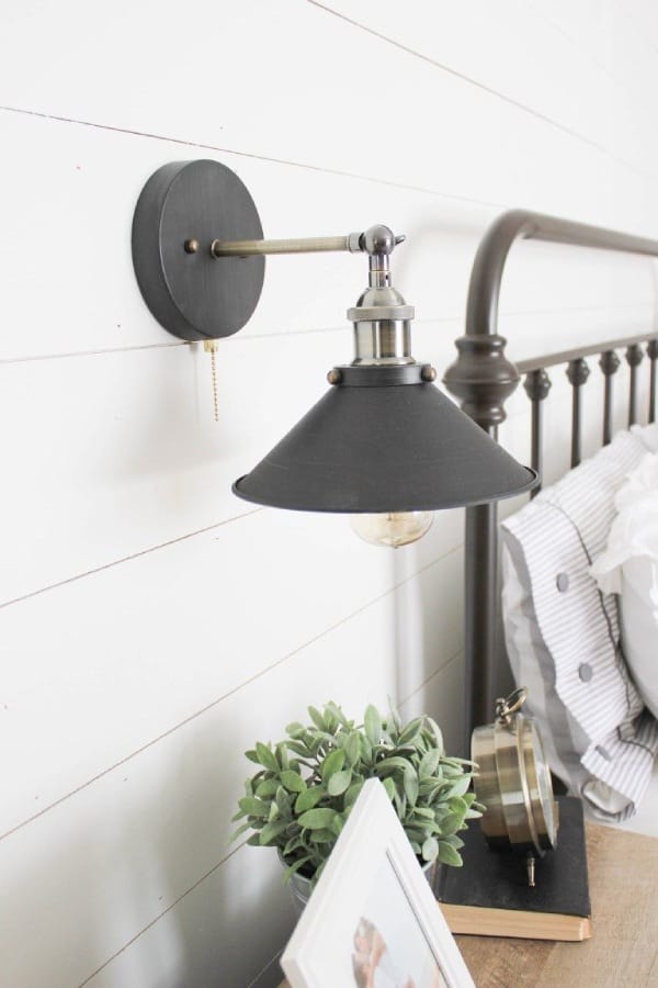 Wall mounted swing-arm lamp