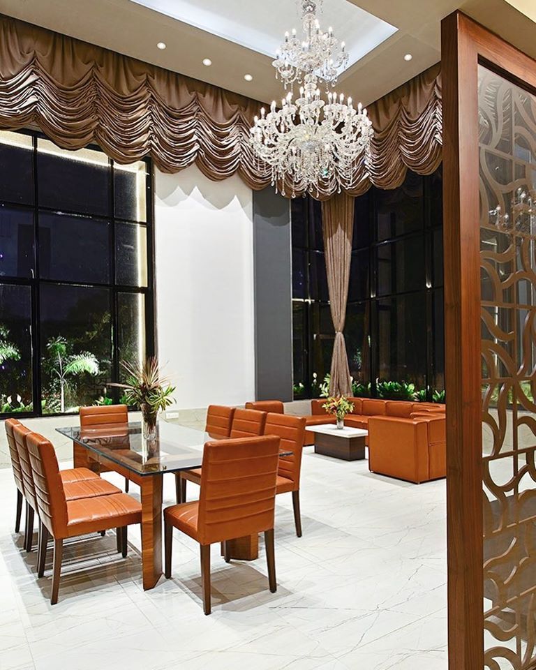 Dining Room – Table