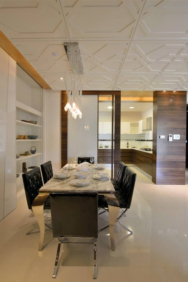 Dining Room – Table