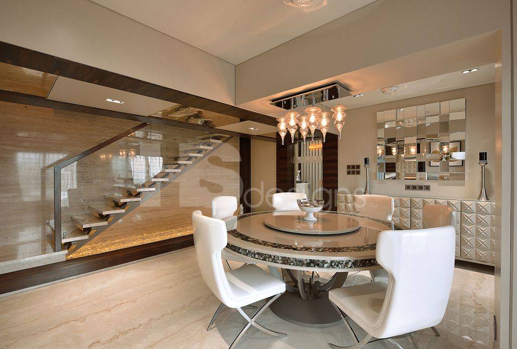 Dining Room – Table