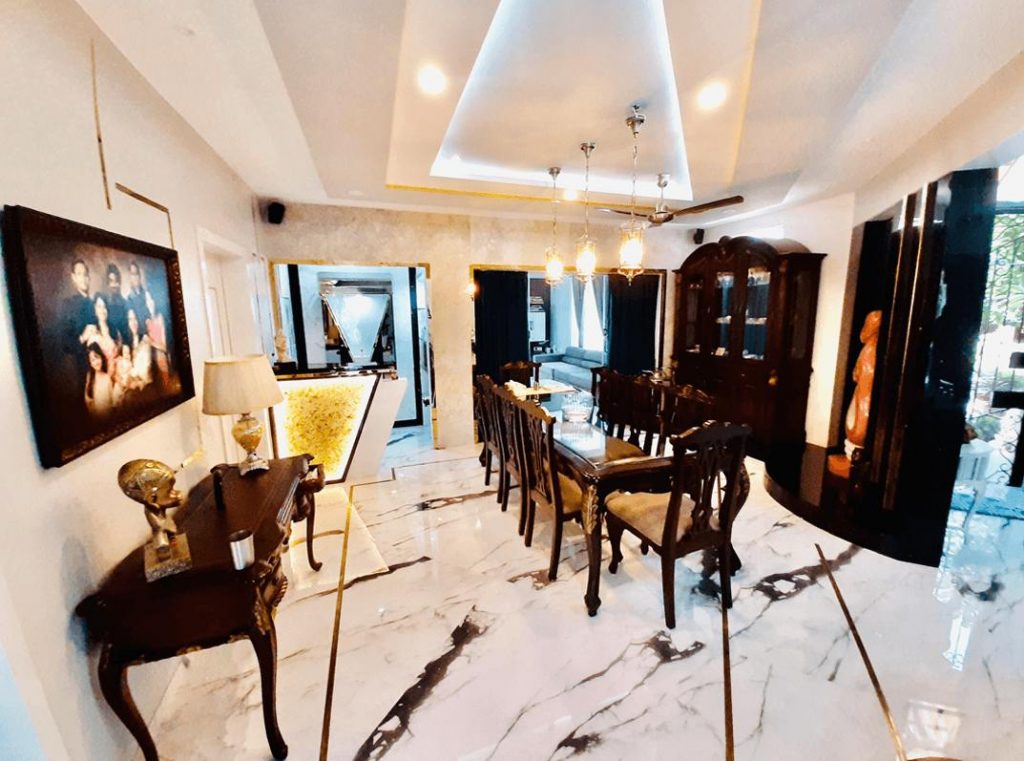 Dining Room – Table