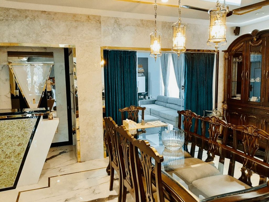 Dining Room – Table