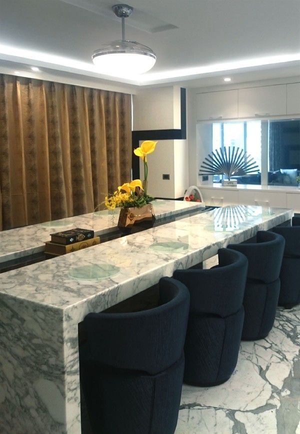 Dining Room – Table