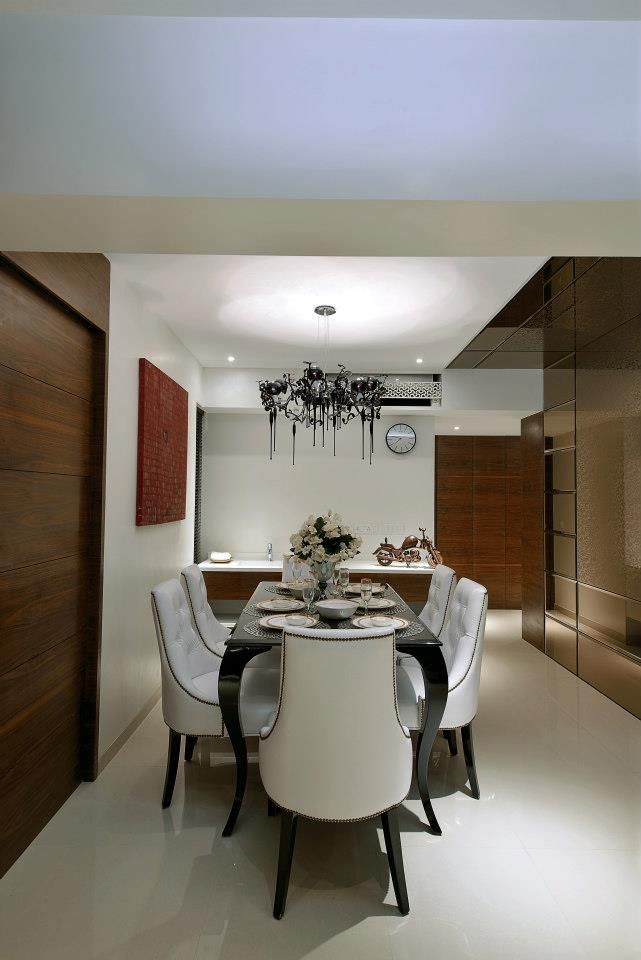 Dining Room – Table