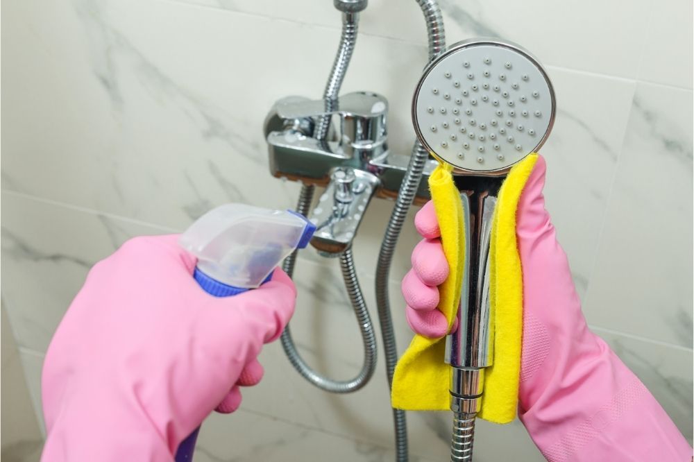 Cleaning the Showerhead