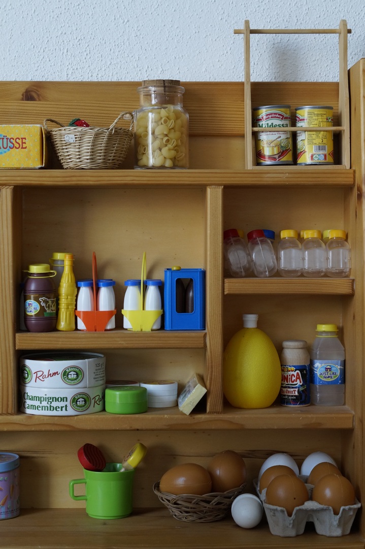 Organized Kitchen Shelves 