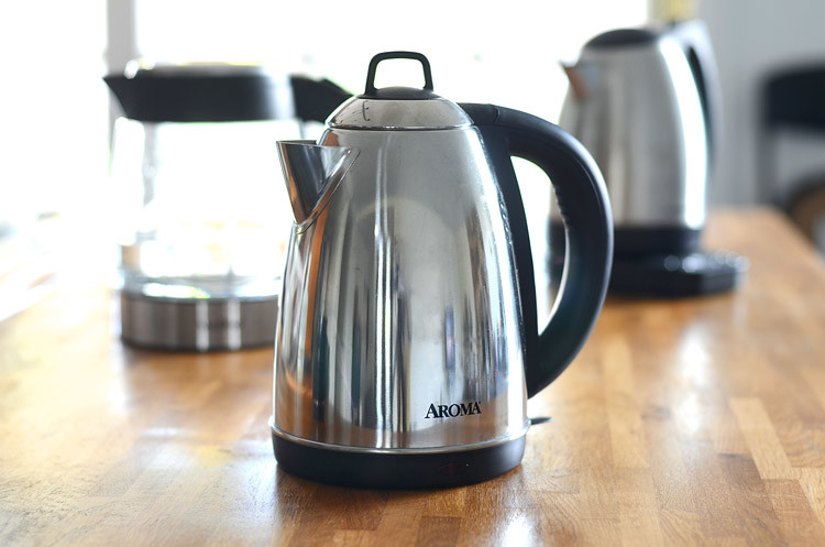 06 – Electric kettle Electric kettle