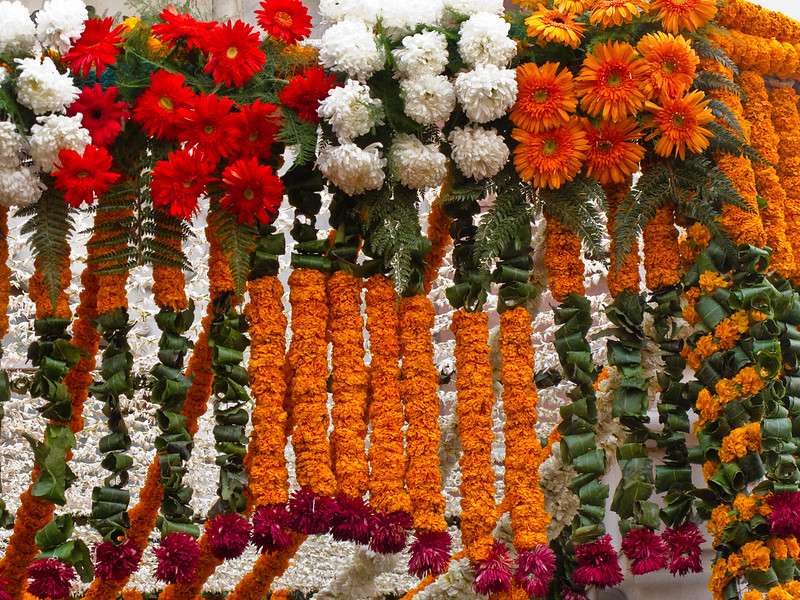 Artificial Marigold Fluffy Flowers Garlands for Decoration Artificial Marigold Fluffy Flowers Garlands for Decoration