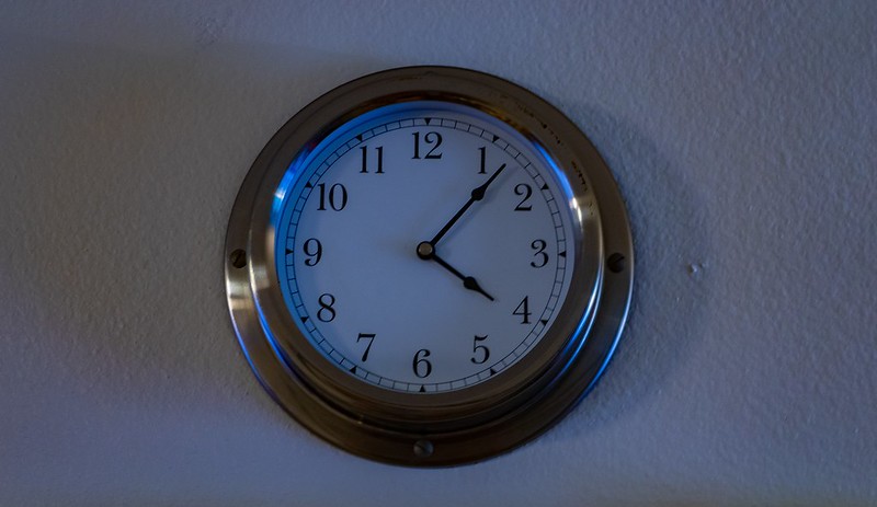 Round shape wall clock