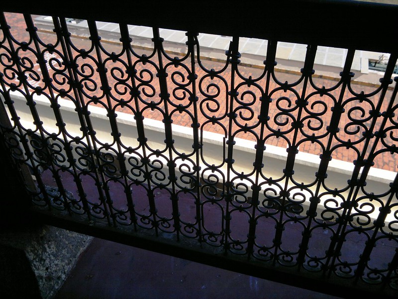 Covering Balcony with Plain Grill_L