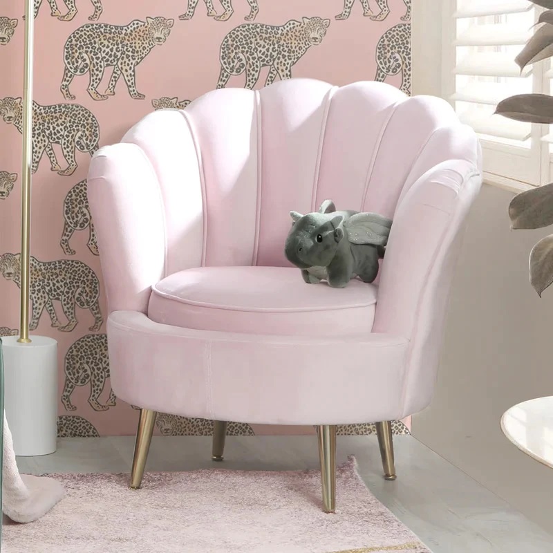 08 – Seashell Shaped Club Chair Chair