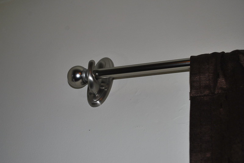 Eyelet Curtain or Grommet CurtainsRod_M