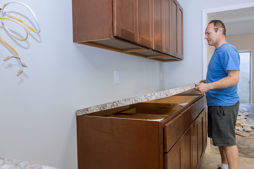 Securing the Worktop in Place