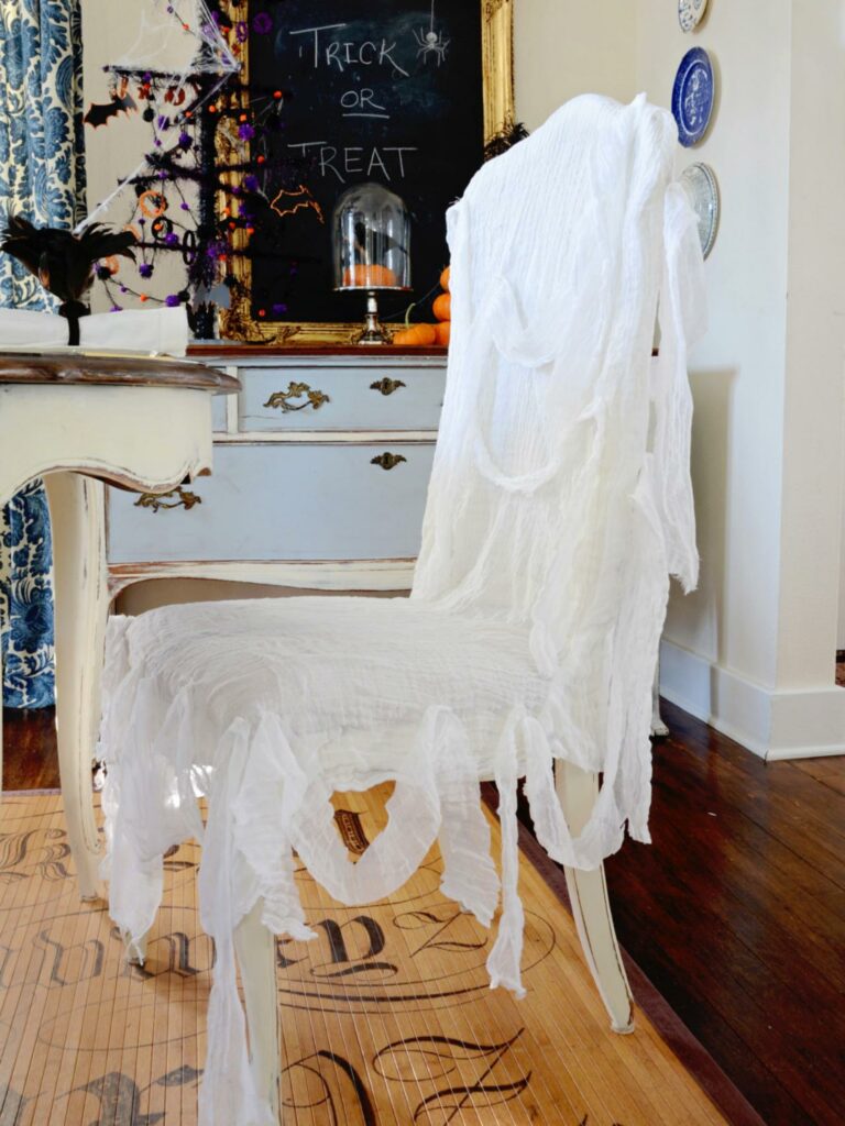 30+ Halloween Decoration Ideas to Spook up Your Homes!