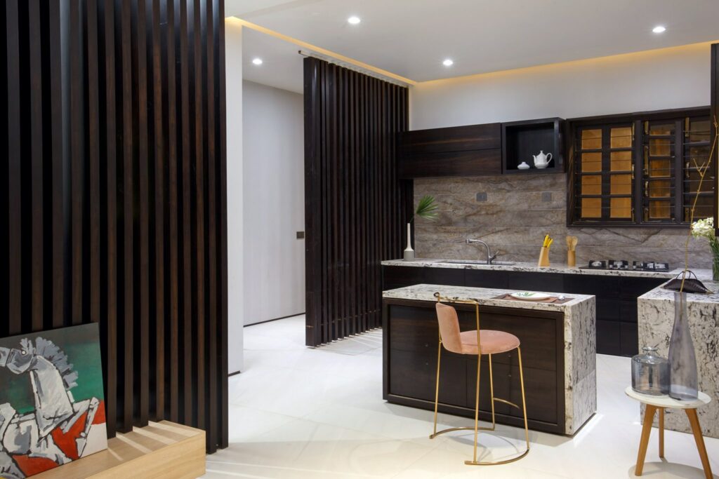 Modern Kitchen in Shades of Brown