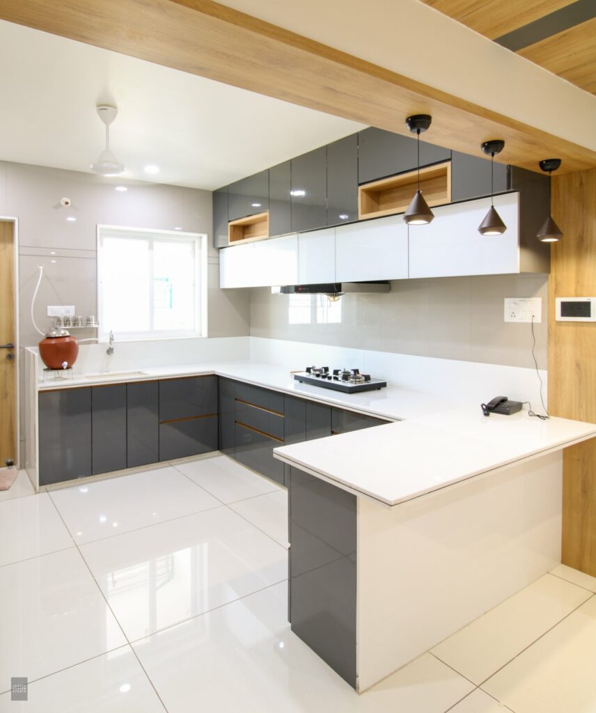 C-Shaped Kitchen with a Built-in Breakfast Counter