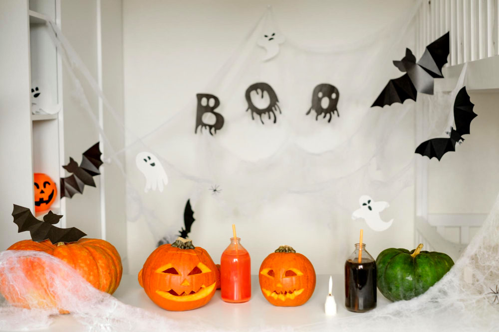 Hanging Bats and Ghosts for Halloween Party Décor