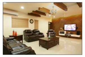 Living Room is Captivating Blend of Contemporary and classical Motifs
