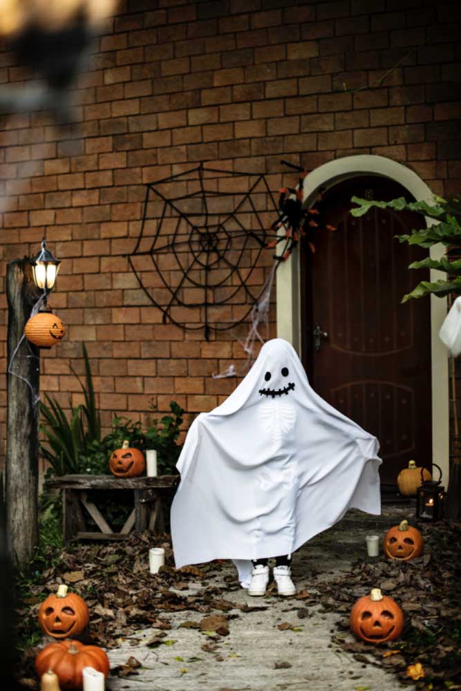 Rustic Touch to the Porch in Halloween