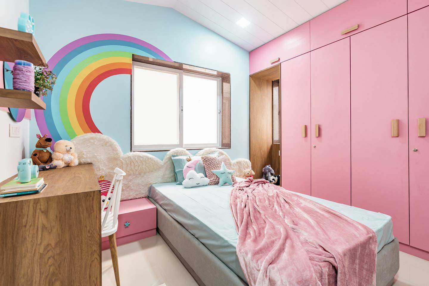 Playful Rainbows Turns This Kids’ Bedroom