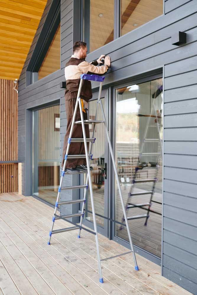 Ladder for Exterior Maintenance