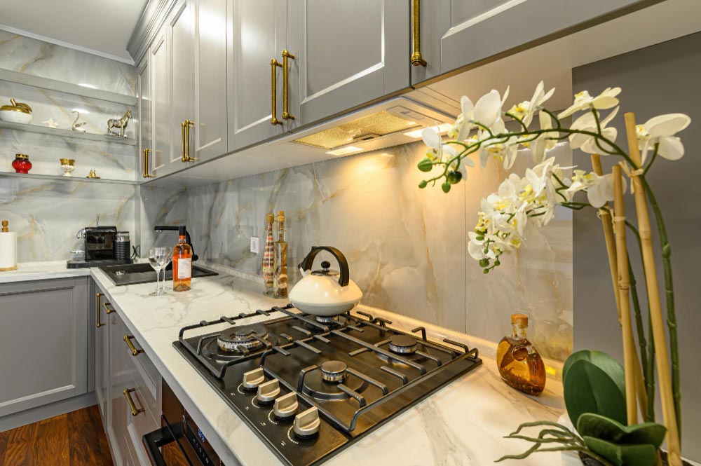 Modern Kitchen offers Welcom