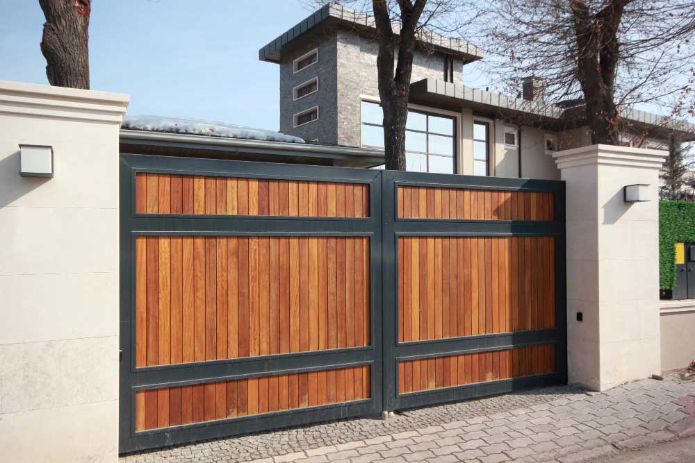 Sliding Gate Design in Wood and Metal Combo