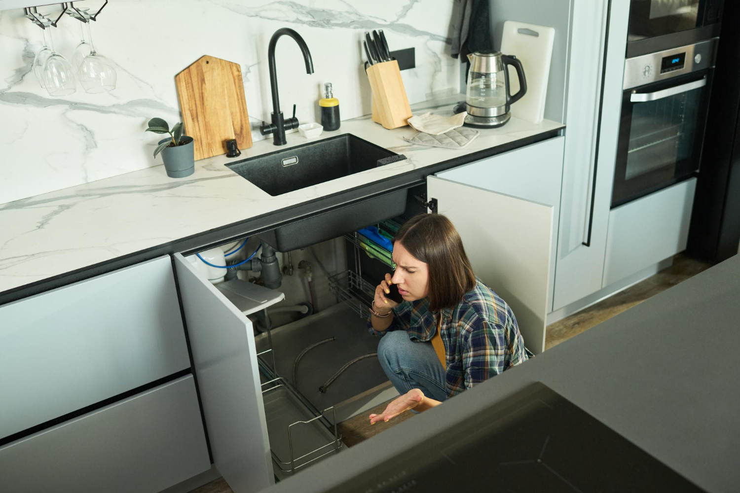 When to Call a Plumber for Garbage Disposal