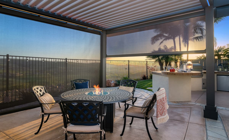 Retractable Screens for Outdoor Entertaining Areas
